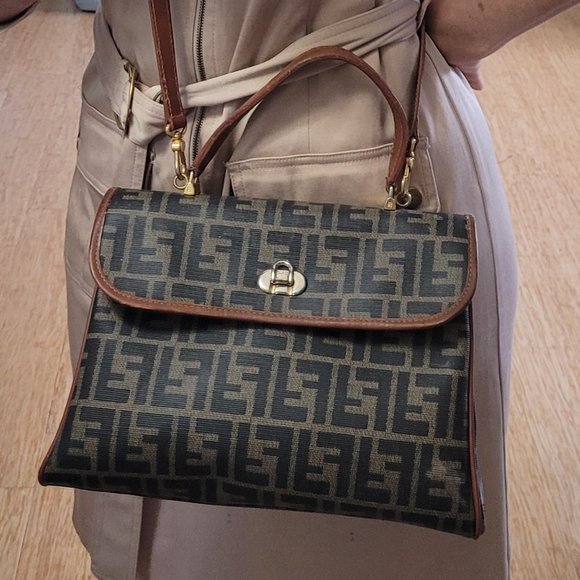 RARE FENDI FF MONOGRAM~ 2 WAY WITH CROSSBODY STRAP - Picture 5 of 16